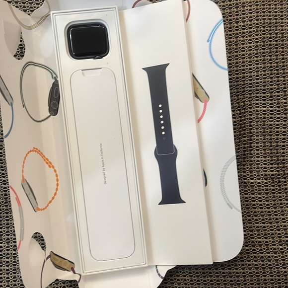 - Apple Watch⌚️‼️SERIES 6, 44 mm
Space Gray Aluminum Case
Black Sport Band - Picture 8 of 9